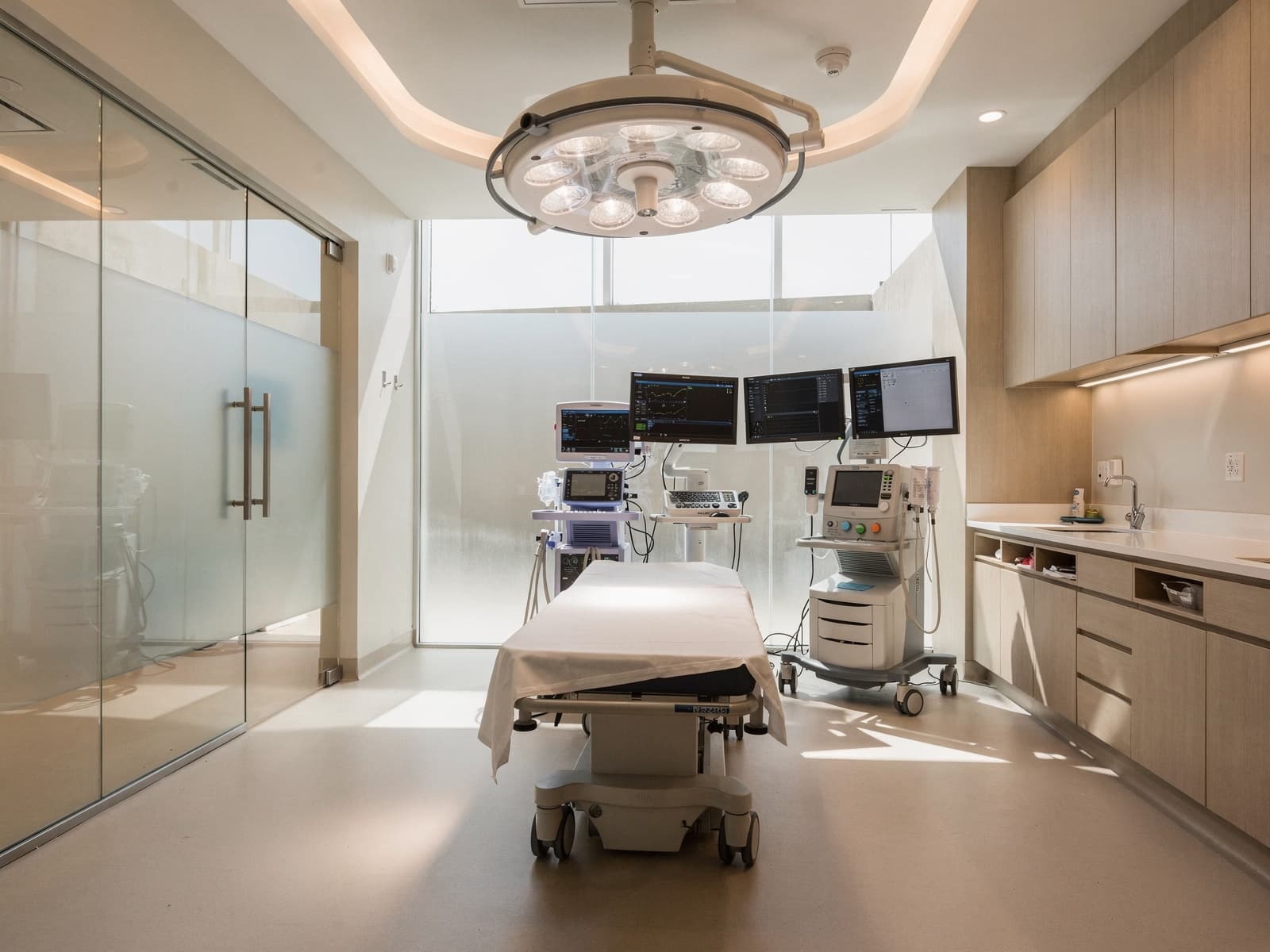 Modern ambulatory surgery center procedure room